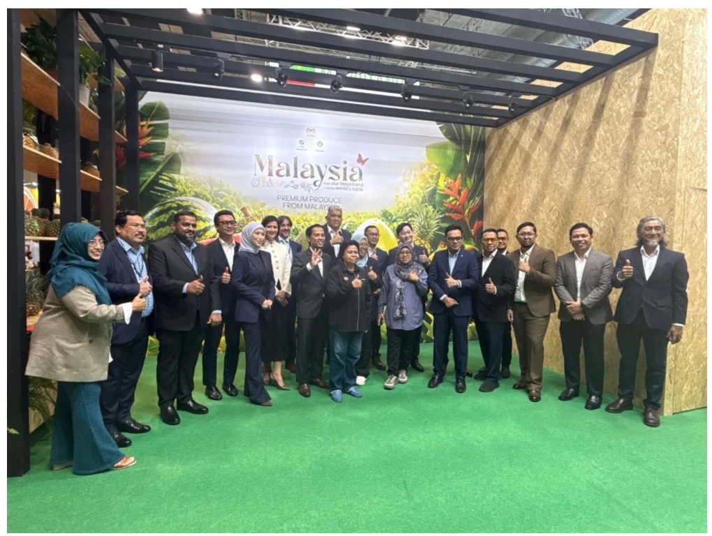 Group photograph at the Malaysian produce stand during Fruit Attraction in Madrid